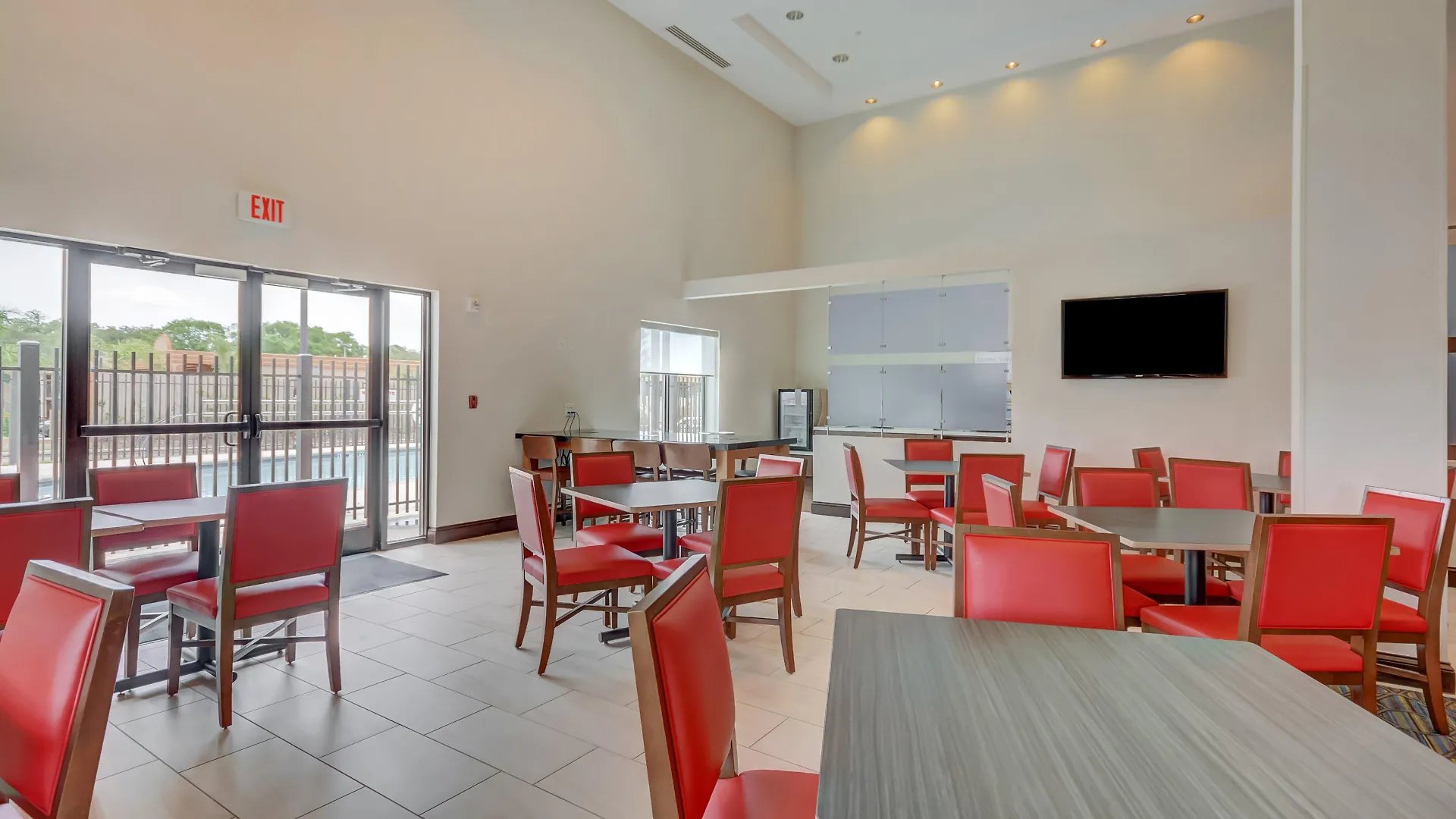 Holiday Inn Express Hotel & Suites Tampa-Usf-Busch Gardens By Ihg Tampa
