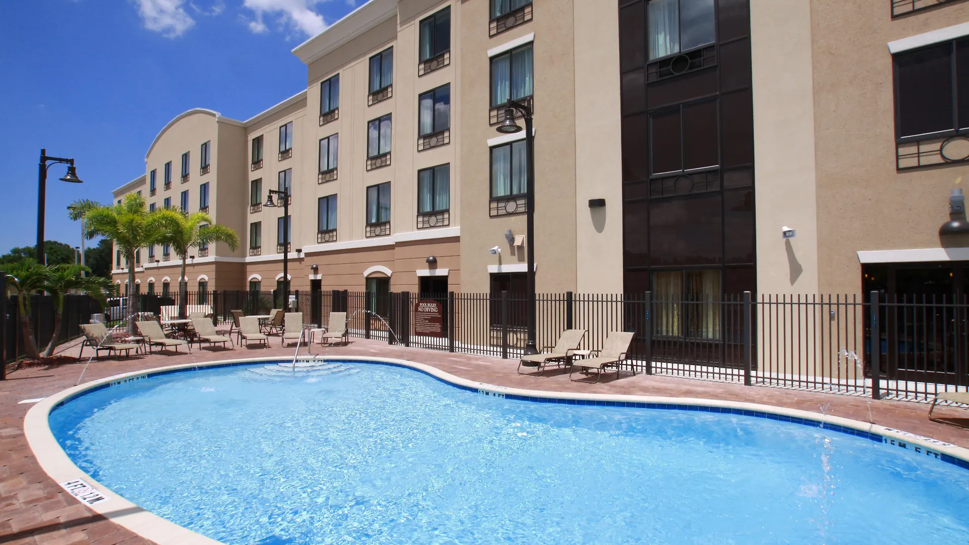 Holiday Inn Express Hotel & Suites Tampa-Usf-Busch Gardens By Ihg
