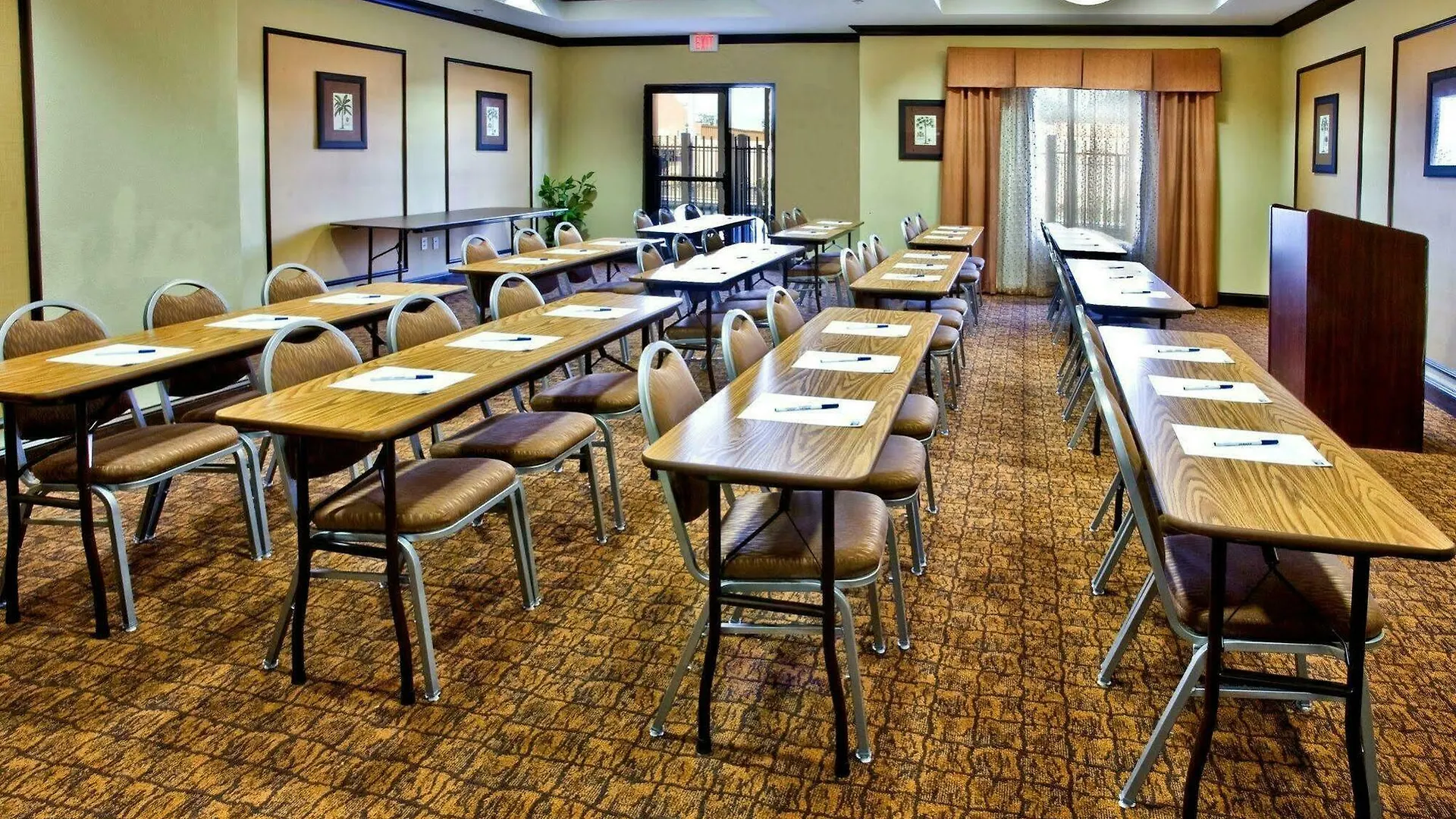 Holiday Inn Express Hotel & Suites Tampa-Usf-Busch Gardens By Ihg